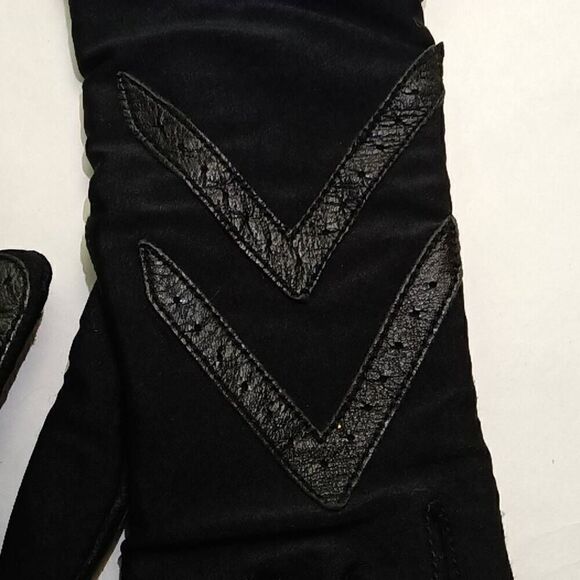 Isotoner Women's Spandex Touchscreen Gloves Black - Picture 5 of 10